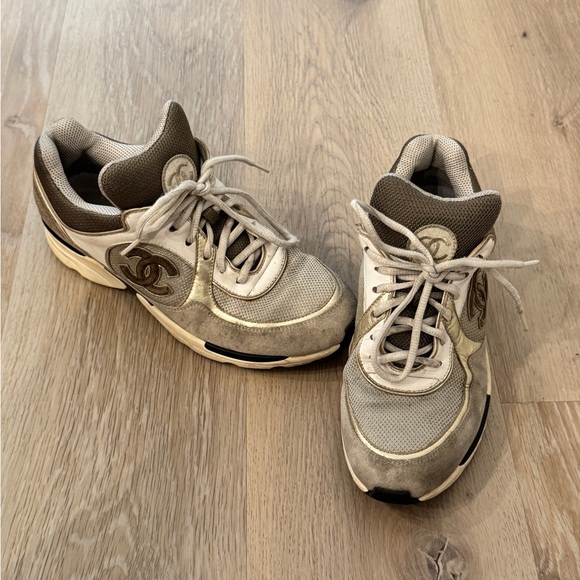 CHANEL Gray and White Sneakers 7.5us woman - Picture 9 of 16